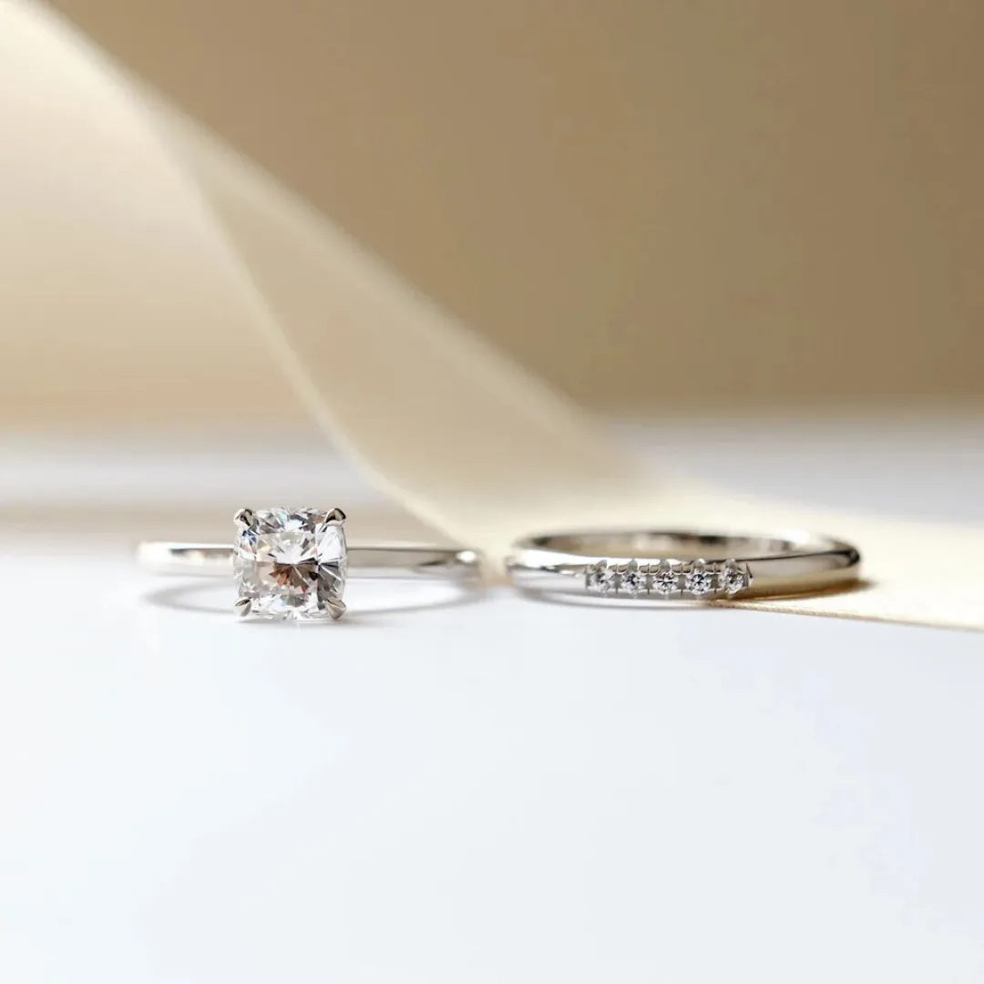 /public/photos/live/Cushion Cut 5 Stone Moissanite Matching Engagement Ring Set 715 (2).webp